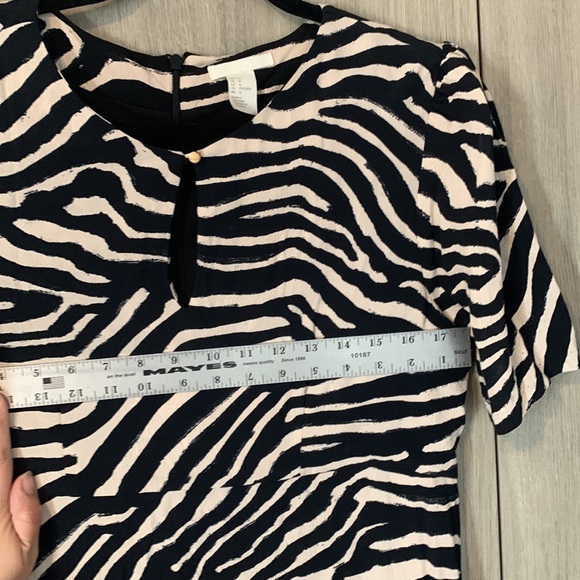 Like new H&M zebra print dress - Picture 4 of 6